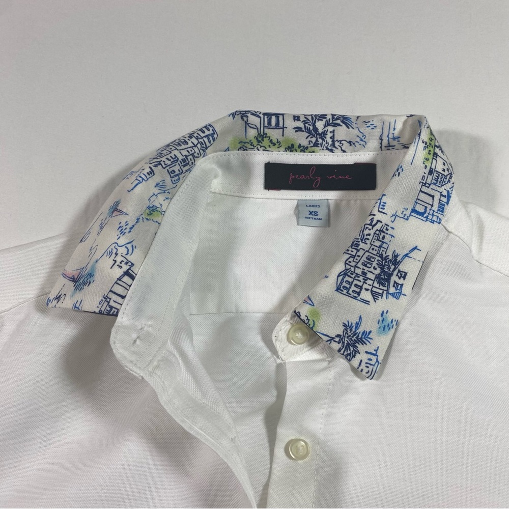 Pearly Vine Button down shirt Contrasting collar and Cuff White Blue Shirt XS